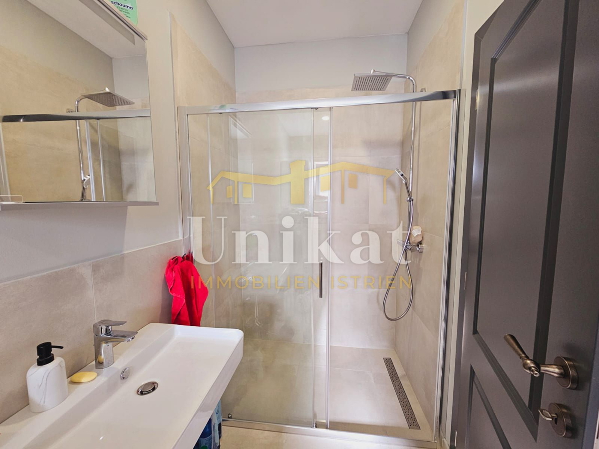 Villa con due unità abitative - vista mare